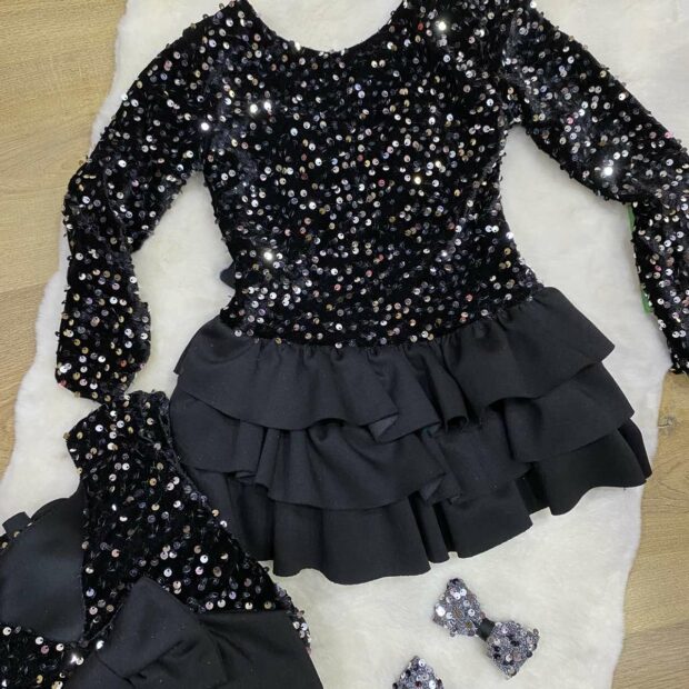 ΦΟΡΕΜΑ ΜΑΥΡΟ ΜΕ ΣΤΡΑΣ